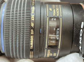 SONY：交換レンズ付きボディ／Nikon：ボディなど2点