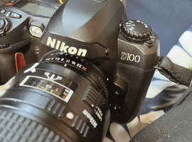 Nikon：交換レンズ付きボディ／Nikon：交換レンズ付きボディなど4点