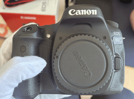 Canon：EOS 80D ボディなど11点
