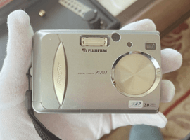 FUJIFILM：ボディ／Panasonic：ボディなど2点