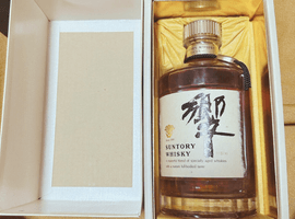 ウイスキー：Suntory（響 ノンエイジ 裏ゴールドラベル）／ブランデー：DENIS-MOUNIÉ（XO ナポレオン）など3点