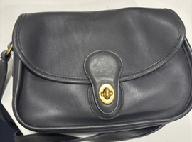 COACH / オールドコーチ ショルダーバッグ / 9954 / 状態ランク：Bなど3点（愛知県額田郡幸田町よりご来店・店頭買取）｜ブランド品の高価買取なら【バイセル】