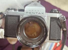 PENTAX：交換レンズ付きボディ／Canon：ボディなど4点