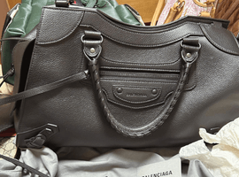BALENCIAGA / ネオクラシックミディアム / 638470 / 状態ランク：Aなど4点(愛知県豊川市中野川町・出張買取)｜ブランド品の高価買取なら【バイセル】