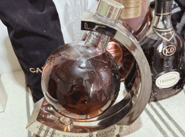 ウイスキー：Suntory（エクセレンス 地球儀ボトル）／ブランデー：COURVOISIER（ナポレオン クール インペリアル ゴールドボトル）など6点