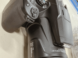 Nikon：COOLPIX P1000／SONY：交換レンズ付きボディなど2点