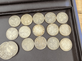 五十銭銀貨／0ゾロ目千円／など