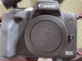 Canon：EOS Kiss M ボディ  ブラックなど5点