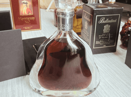 ブランデー：Hennessy（リシャール バカラ 現行ボトル）／ブランデー：REMY MARTIN（XOスペシャル 旧クリアボトル）など7点