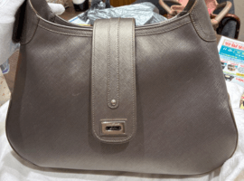 Salvatore Ferragamo / ショルダーバッグ / 状態ランク：Bなど3点（京都府京都市左京区よりご来店・店頭買取）｜ブランドの高価買取なら【バイセル】
