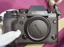 FUJIFILM：X-T2 ボディ／FUJIFILM：XF 18-55mm F2.8-4 R LM OISなど2点