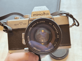 MINOLTA：交換レンズ付きボディ／Nikon：ボディなど3点