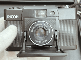 RICOH：ボディ／OLYMPUS：交換レンズ付きボディなど9点
