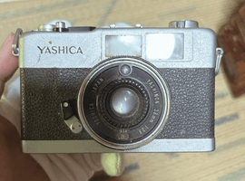 YASHICA：ボディ／MINOLTA：交換レンズ付きボディなど4点