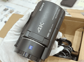 SONY：ビデオカメラ／Canon：交換レンズ付きボディなど3点