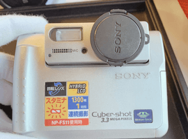 SONY：ボディ／Canon：交換レンズ付きボディなど2点