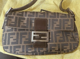 FENDI / ズッカ マンマバケット / 26424 / 状態ランク：ABなど8点(東京都新宿区・出張買取)｜ブランド品の高価買取なら【バイセル】