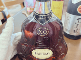 ブランデー：Hennessy（XO 金キャップ クリアボトル）／ウイスキー：Suntory（山崎 10年 ミニボトル）など4点