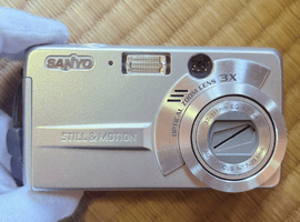 Nikon：COOLPIX S8000／OLYMPUS：レンズなど7点