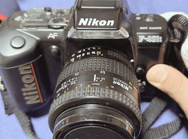 Nikon：交換レンズ付きボディ／Canon：レンズなど6点