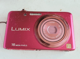 Panasonic：ボディ／OLYMPUS：交換レンズ付きボディなど4点