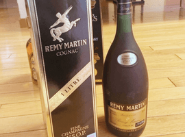 ブランデー：REMY MARTIN（VSOP 旧旧旧）／ウイスキー：CHIVAS BROTHERS（シーバスリーガル 12年 旧ボトル）など4点