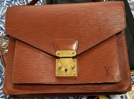 LOUIS VUITTON / エピ / モンソー / M52123 / 状態ランク：Dなど7点(千葉県千葉市稲毛区・出張買取）｜ブランドの高価買取ならバイセル