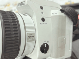 PENTAX：K-S2 ボディ ホワイト + DAL 18-55mm F3.5-5.6 AL オーダーカラー／PENTAX：レンズなど2点