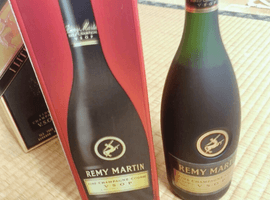 ブランデー：REMY MARTIN（VSOP 旧）／ウイスキー：Johnnie Walker（12年 黒金キャップ エクストラスペシャル）など3点
