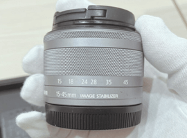 Canon：EF-M 15-45mm F3.5-6.3 IS STM シルバー／Canon：EOS Kiss M ボディ ホワイト＋Contemporary 16mm F1.4 DC DN (EOS M用)など2点