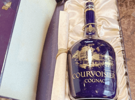 ブランデー：COURVOISIER（エクストラ シャトーリモージュ 陶器）／ブランデー：Hennessy（パラディ）など3点