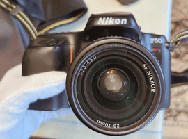 Nikon：交換レンズ付きボディ／Nikon：レンズなど4点