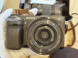 SONY：NEX-6 + E PZ 16-50mm F3.5-5.6 OSS／SONY：E 18-200mm F3.5-6.3 OSS LE SEL18200LEなど2点