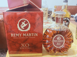 ブランデー：REMY MARTIN（XO スペシャル クリアボトル）／ブランデー：Hennessy（XO 金キャップ クリアボトル）など3点