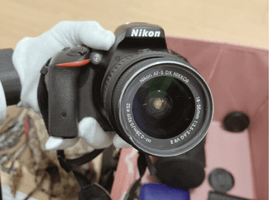 Nikon：交換レンズ付きボディ／Nikon：レンズなど2点