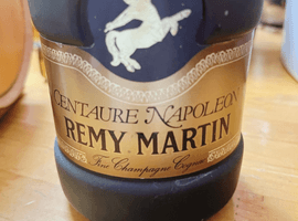 ブランデー：REMY MARTIN（セントー ナポレオン）／ウイスキー：CHIVAS BROTHERS（ロイヤルサルート 21年 赤 陶器）など4点