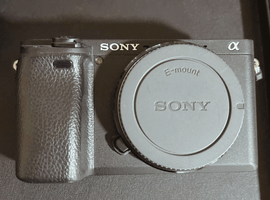 SONY：α6400 ボディ ILCE-6400 ブラック／SONY：Sonnar T* E 24mm F1.8 ZA SEL24F18Zなど2点