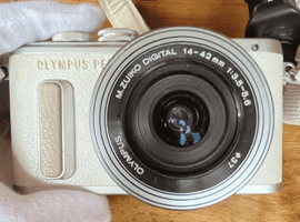 OLYMPUS：PEN E-PL8 14-42mm EZレンズキット ホワイトなど5点