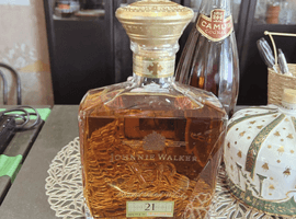 ウイスキー：Johnnie Walker（XR 21年）／ブランデー：COURVOISIER（ナポレオン 旧ボトル）など4点