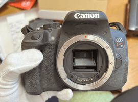 Canon：EOS Kiss X7i ボディなど3点