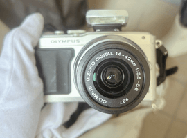 OLYMPUS：PEN Lite E-PL5 レンズキット シルバーなど3点