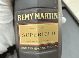 ブランデー：REMY MARTIN（スペリオール）／ウイスキー：CHIVAS BROTHERS（シーバスリーガル 12年 プレミアム）など4点