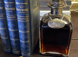 ブランデー：Hennessy（ブック型 青箱）／ブランデー：Hennessy（クリアボトル）など2点