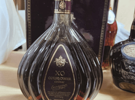 ブランデー：COURVOISIER（XO グリーンボトル）／ウイスキー：CHIVAS BROTHERS（ロイヤルサルート 21年 青）など4点
