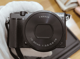 Nikon：1 J5 標準パワーズームキット ブラック／Nikon：1 NIKKOR 18.5mm F1.8 ブラックなど2点