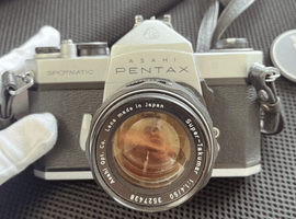 PENTAX：交換レンズ付きボディ／Canon：ボディなど3点