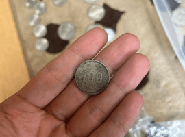 100円銀貨など3点