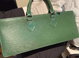 LOUIS VUITTON / エピ / サックトリアングル / M52094 / 状態ランク：Bなど2点