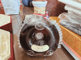 ブランデー：REMY MARTIN（ルイ13世 ベリーオールド）／ウイスキー：CHIVAS BROTHERS（シーバスリーガル 25年 チェアマンズ リザーブ）など5点