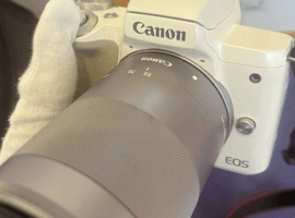 Canon：EOS Kiss M ボディ  ホワイト＋EF-M 55-200mm F4.5-6.3 IS STM シルバーなど3点